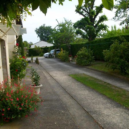 Bed and Breakfast Domaine De Monein Saint-André-de-Cubzac Exterior foto